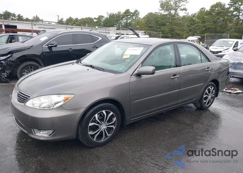 2005 Toyota Camry Xle z USA, uszkodzony, nr VIN 4T1BE30K55U986098
